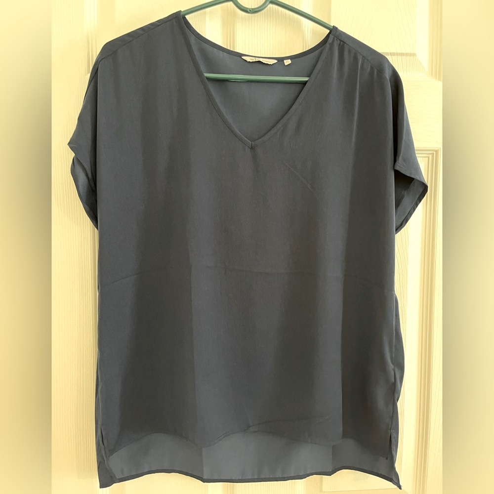 Deep dark navy blue sleeveless blouse, v-neck slit sides, back side 3 in longer